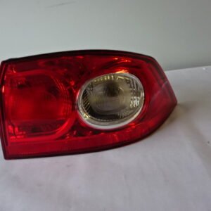 Faro Tras Der Ext Laguna2 06